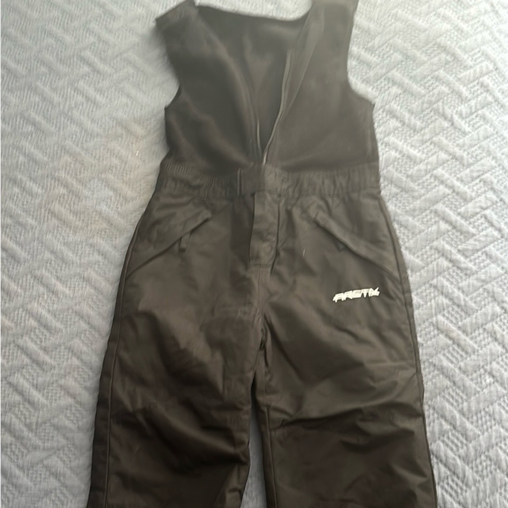 ‼️🚨📸EUC 5T black snow bib w/ adjustable Velcro straps